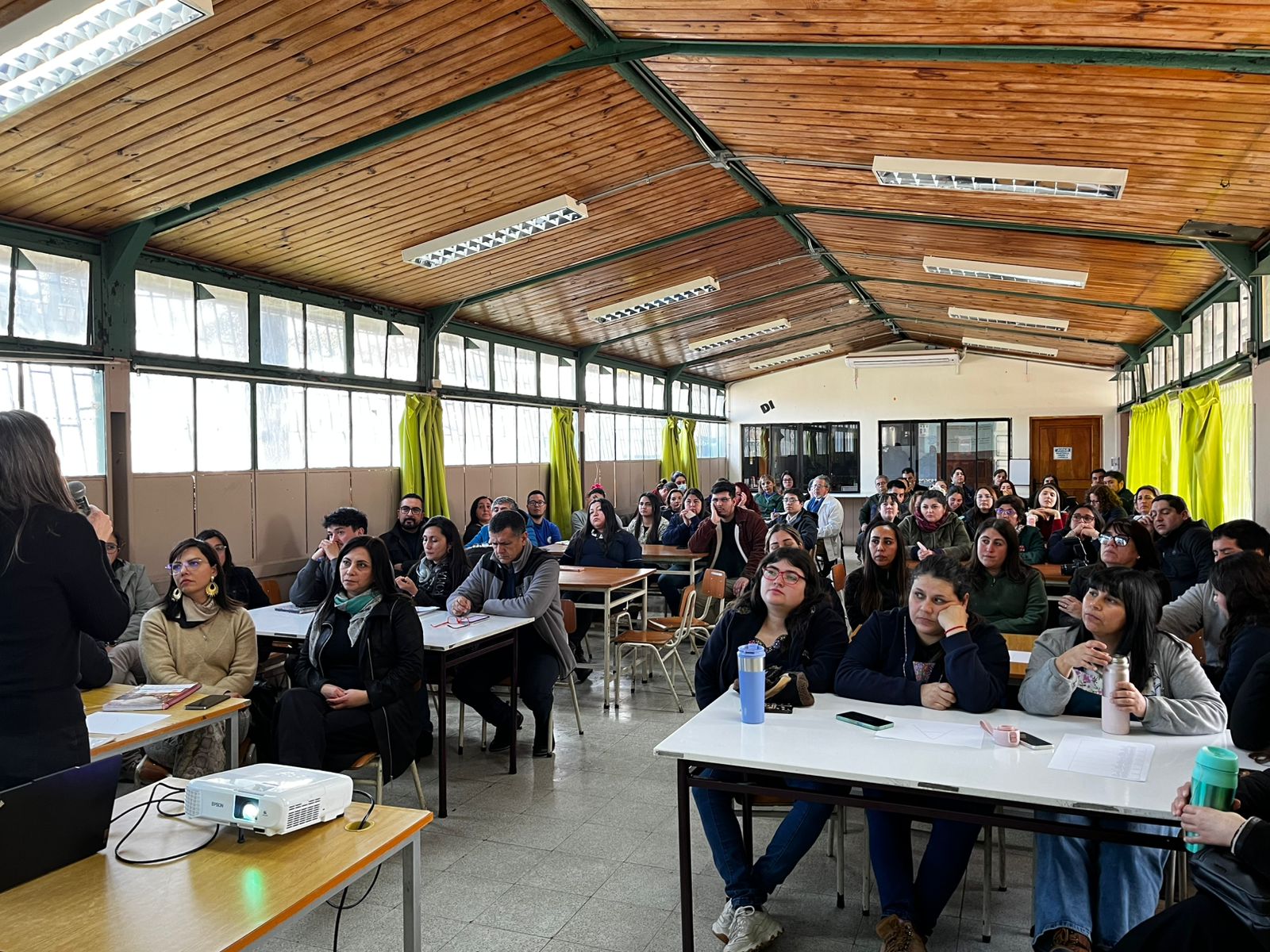Estrategias de diálogo y mediación escolar